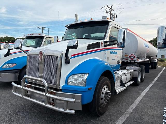 Image of Kenworth T880 equipment image 1