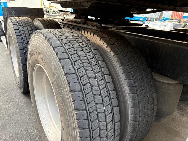 Image of Kenworth T880 equipment image 4