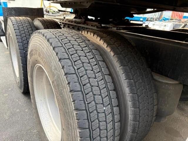 Image of Kenworth T880 equipment image 4