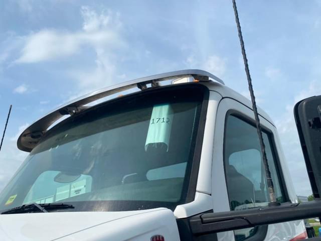 Image of Kenworth T880 equipment image 1