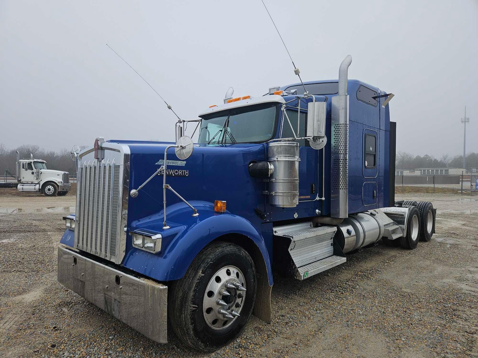 Main image Kenworth W900