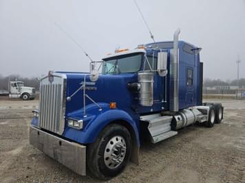 Main image Kenworth W900