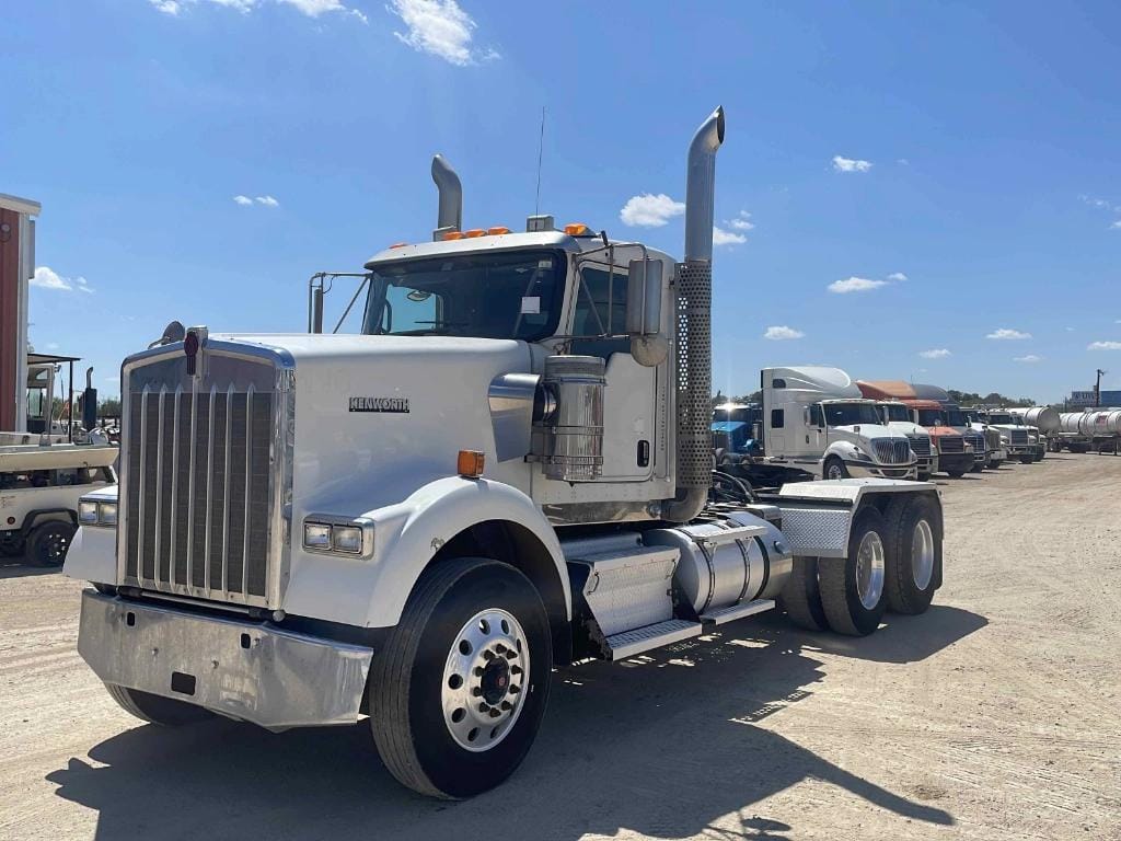 Main image Kenworth W900