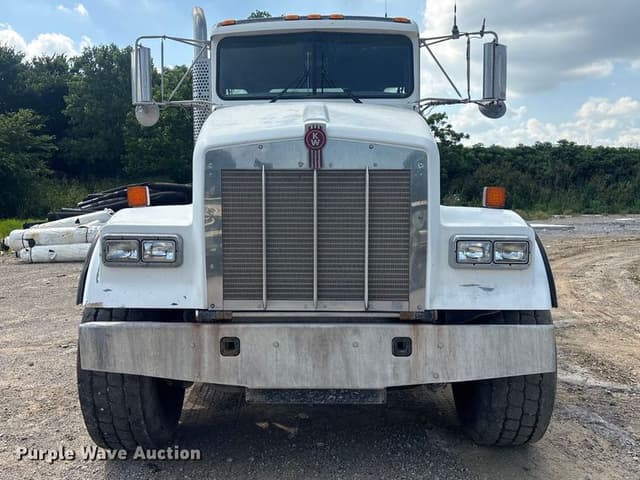 Image of Kenworth W900 equipment image 1