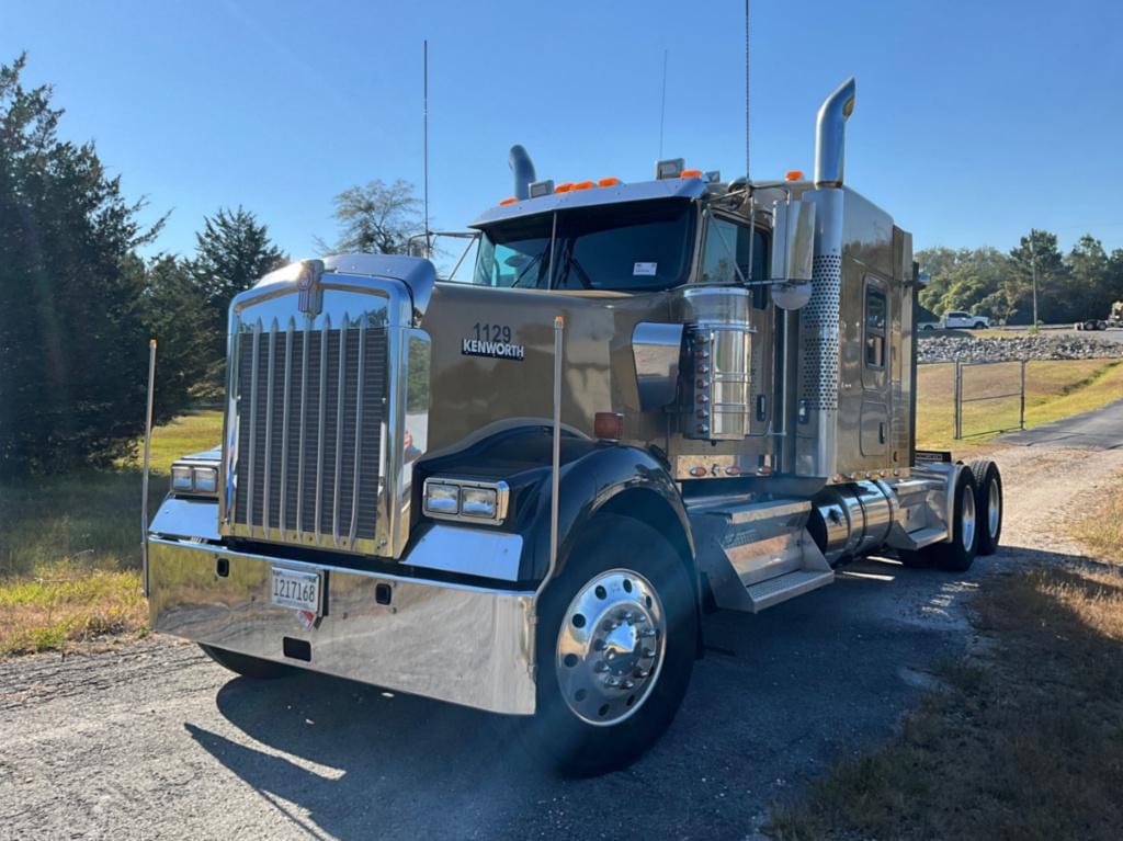 Image of Kenworth W900 Primary Image