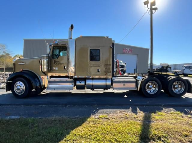 Image of Kenworth W900 equipment image 1