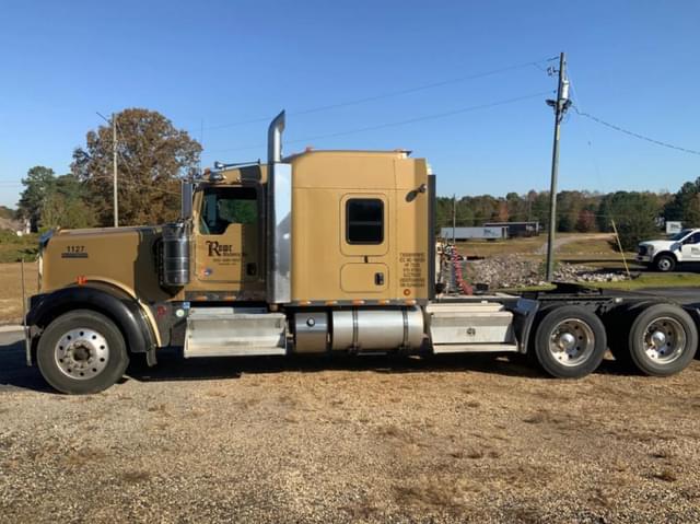 Image of Kenworth W900 equipment image 1