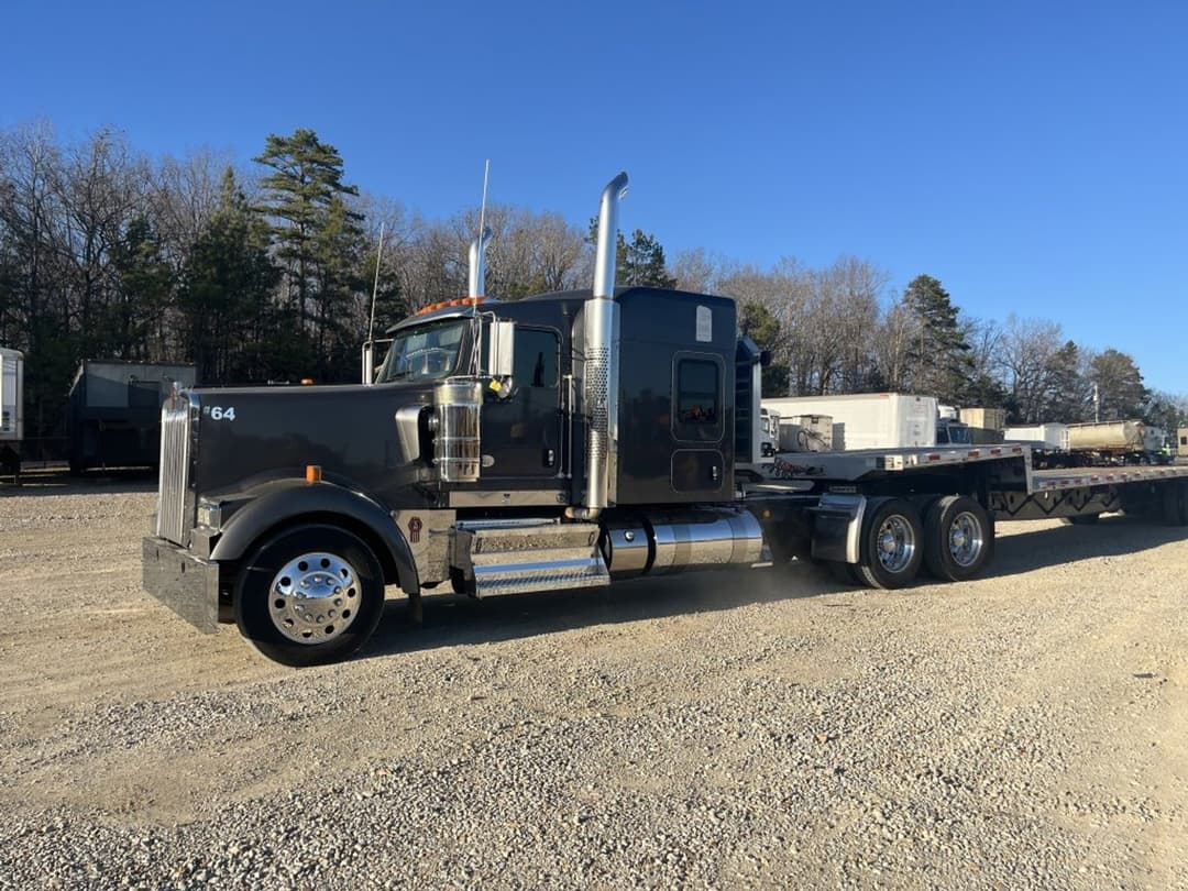 Image of Kenworth W900 Primary image