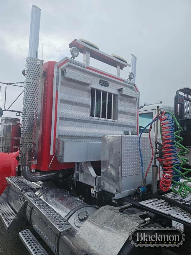 Image of Kenworth W900 equipment image 2