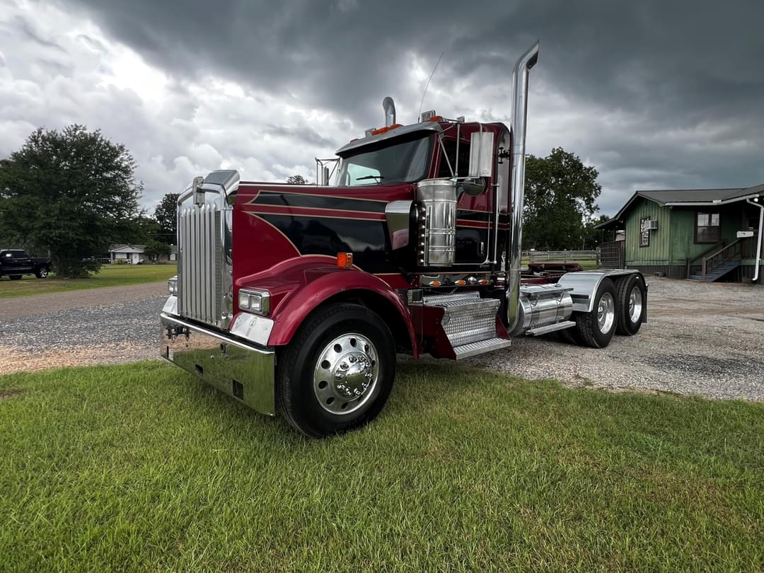 Image of Kenworth W900L Primary Image