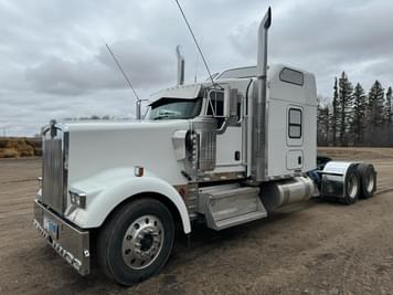 Main image Kenworth W900L