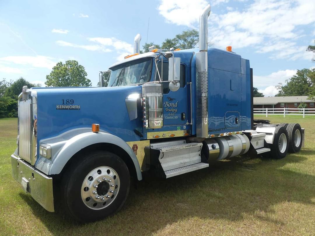 Image of Kenworth W900L Primary image