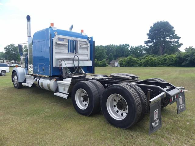 Image of Kenworth W900L equipment image 3