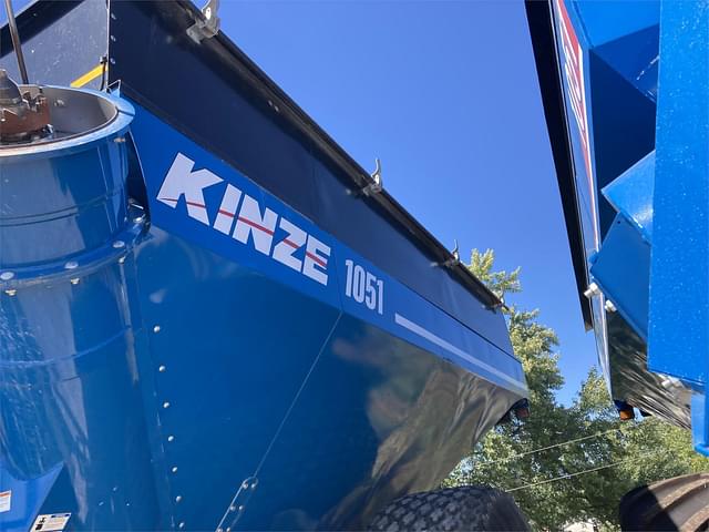 Image of Kinze 1051 equipment image 1