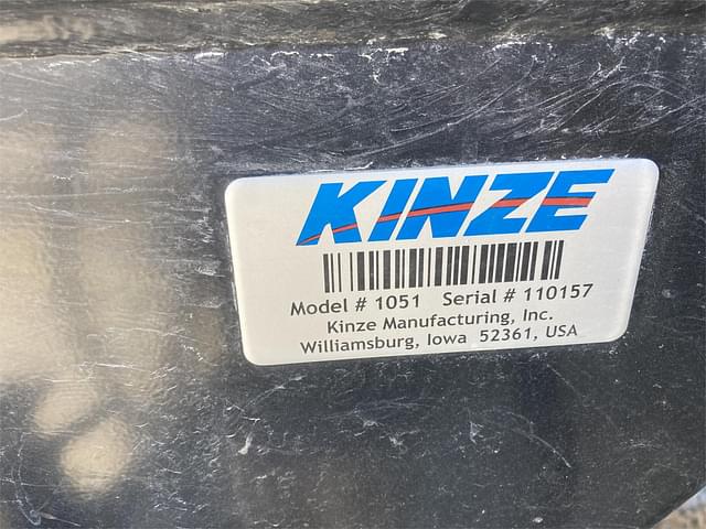 Image of Kinze 1051 equipment image 3