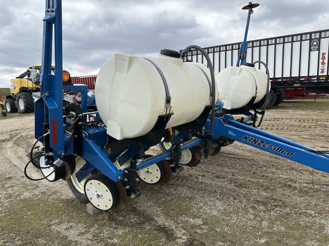 Image of Kinze 3000 equipment image 1