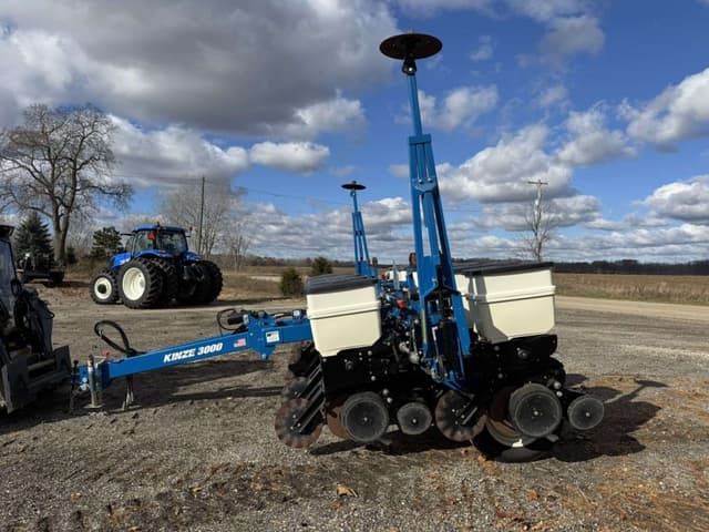 Image of Kinze 3000 equipment image 3