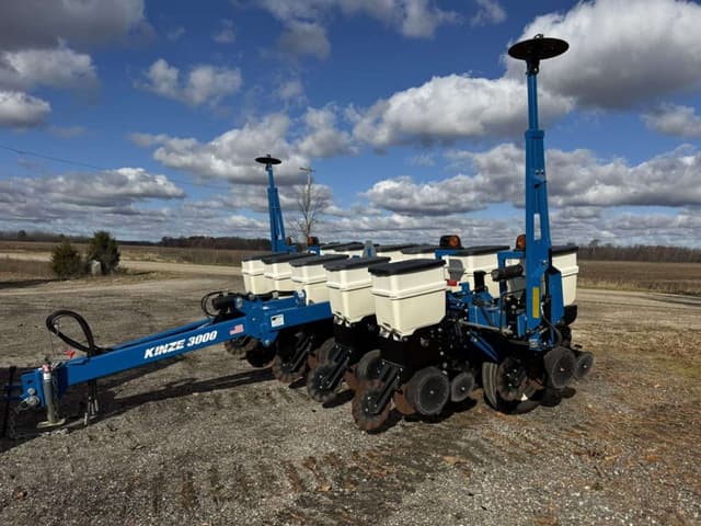 Image of Kinze 3000 equipment image 2