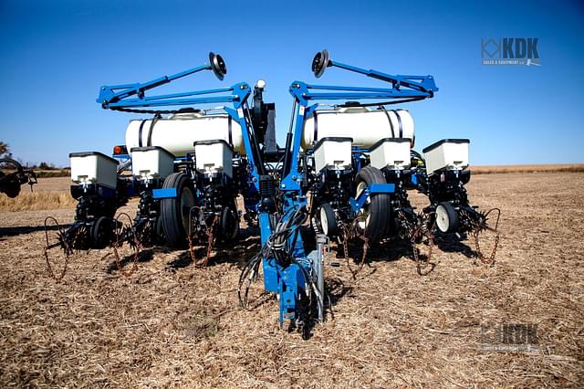 Image of Kinze 3200 equipment image 2