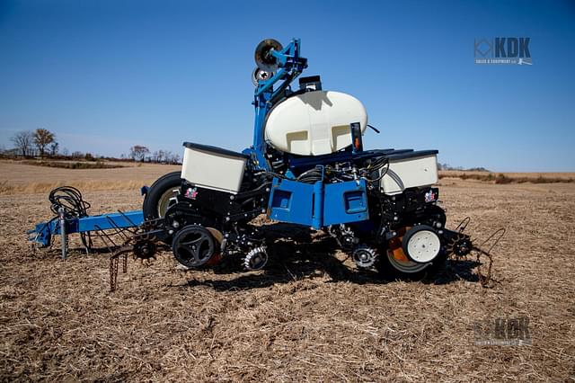 Image of Kinze 3200 equipment image 2