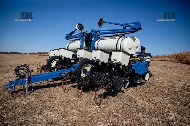 Image of Kinze 3200 equipment image 1