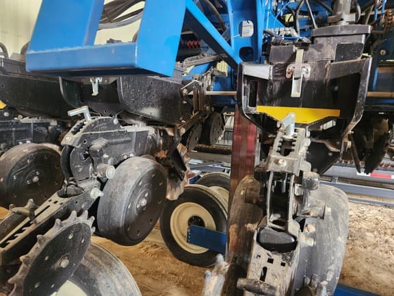 Image of Kinze 3500 equipment image 4