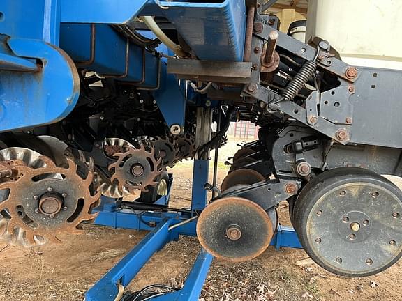 Image of Kinze 3500 equipment image 3