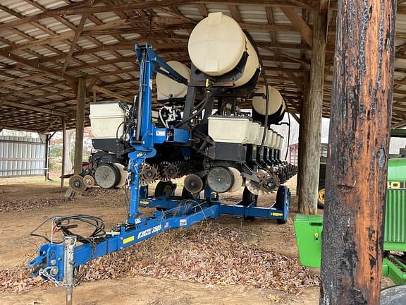 Image of Kinze 3500 equipment image 1