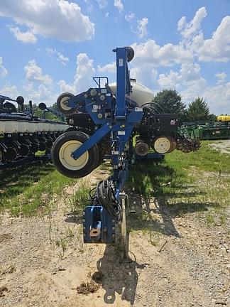 Image of Kinze 3600 equipment image 2