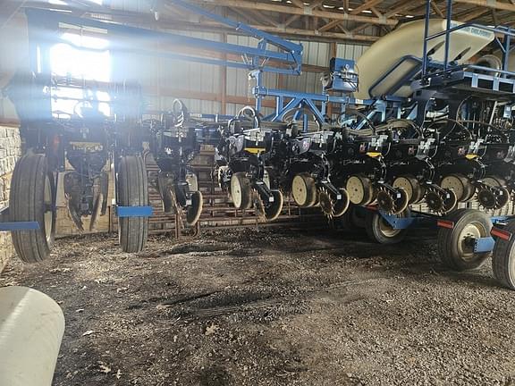 Image of Kinze 3600 equipment image 4