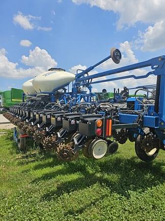 Image of Kinze 3600 equipment image 4
