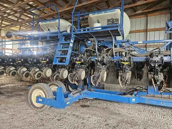 Image of Kinze 3600 equipment image 3