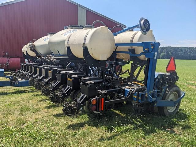 Image of Kinze 3600 equipment image 2