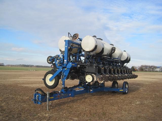 Image of Kinze 3600 equipment image 2