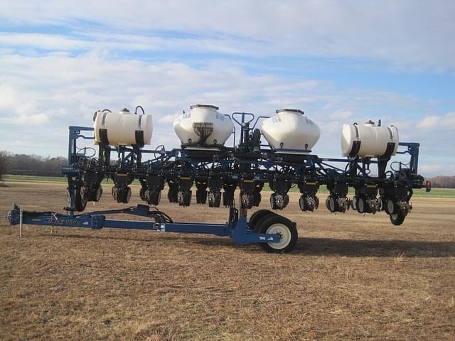 Image of Kinze 3600 equipment image 3