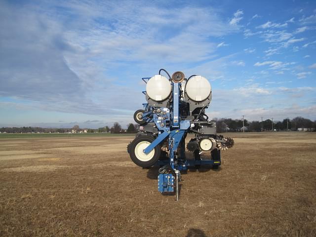 Image of Kinze 3600 equipment image 1