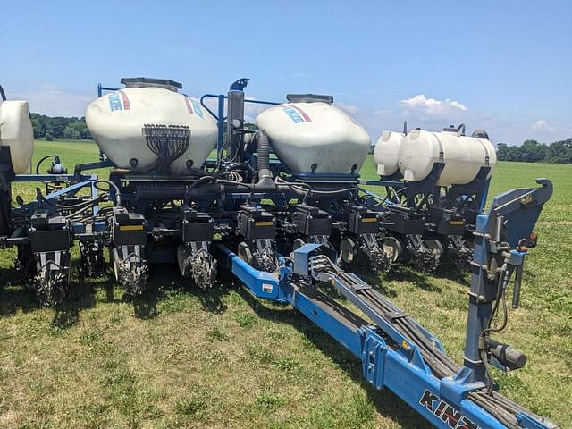 Image of Kinze 3600 equipment image 1