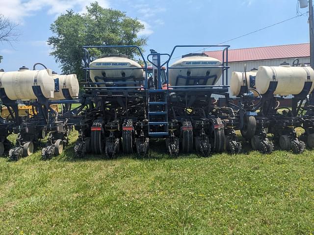 Image of Kinze 3600 equipment image 4