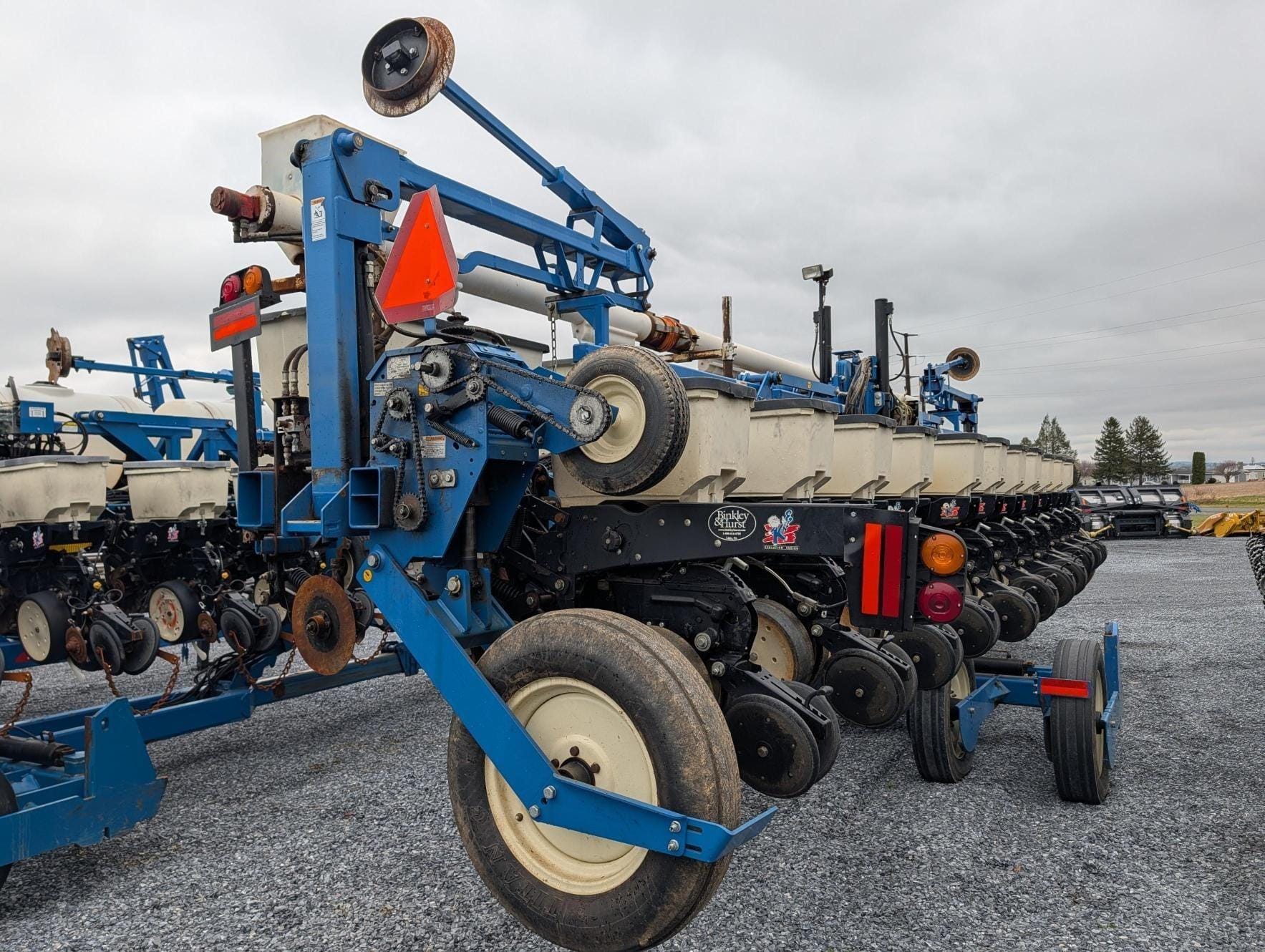 2017 Kinze 3600 Equipment Image0