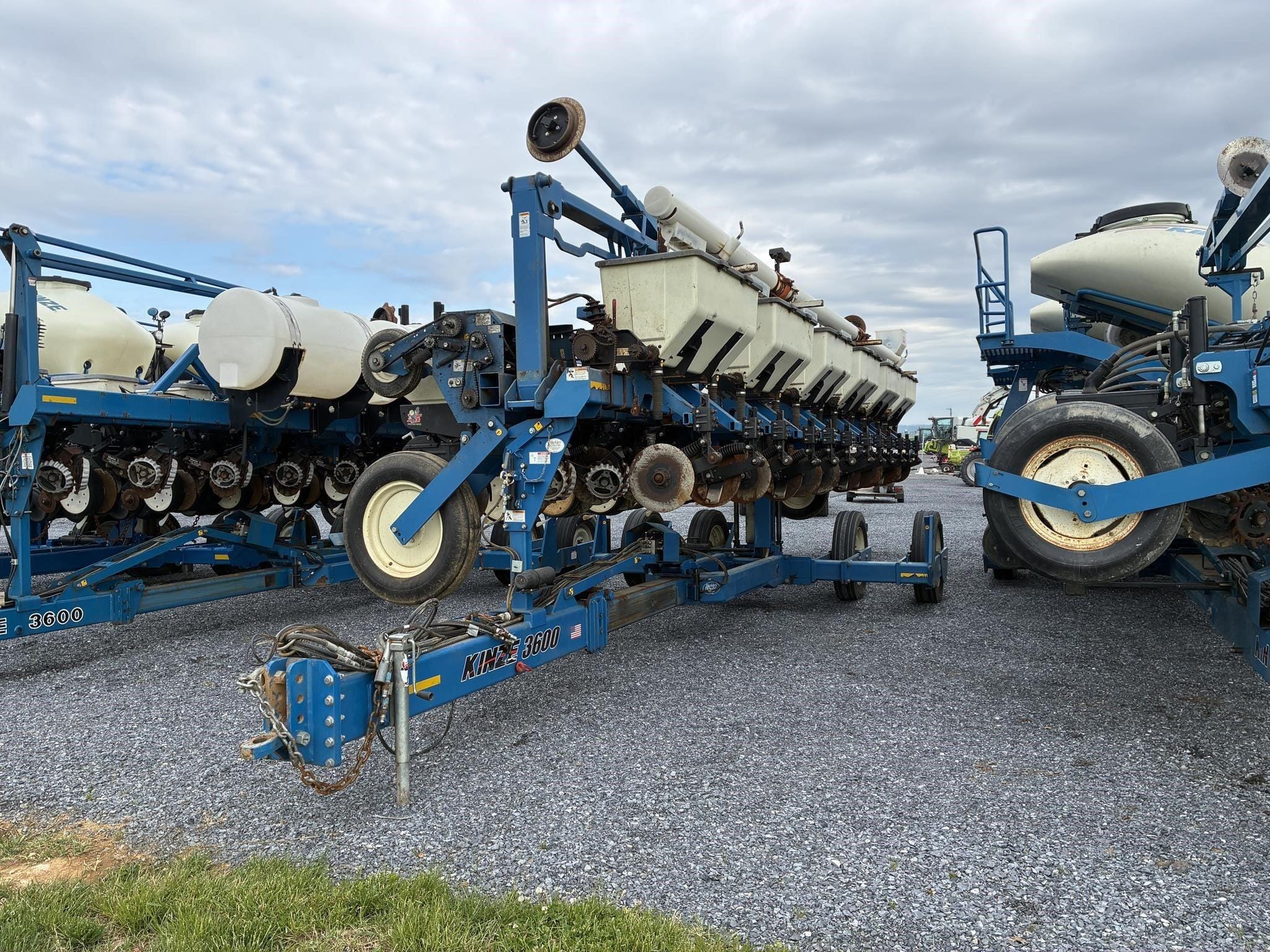 2017 Kinze 3600 Equipment Image0