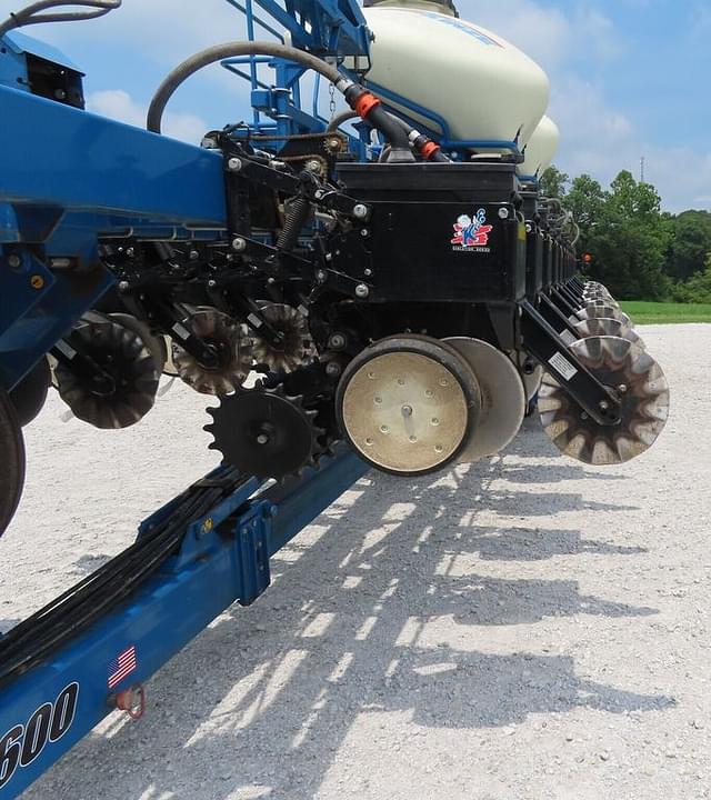 Image of Kinze 3600 equipment image 1