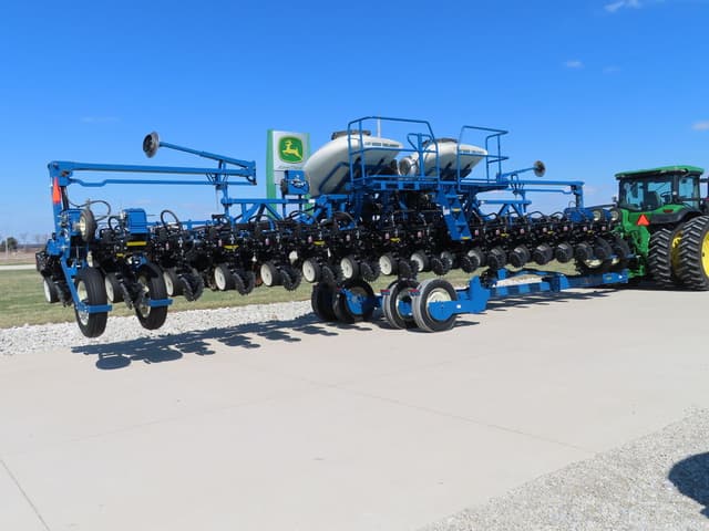 Image of Kinze 3600 equipment image 2