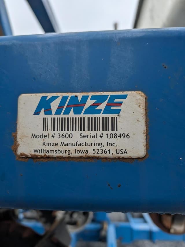 Image of Kinze 3600 equipment image 1