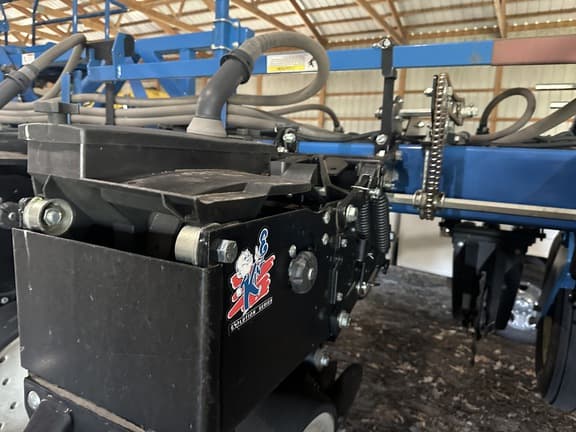 Image of Kinze 3600 equipment image 4