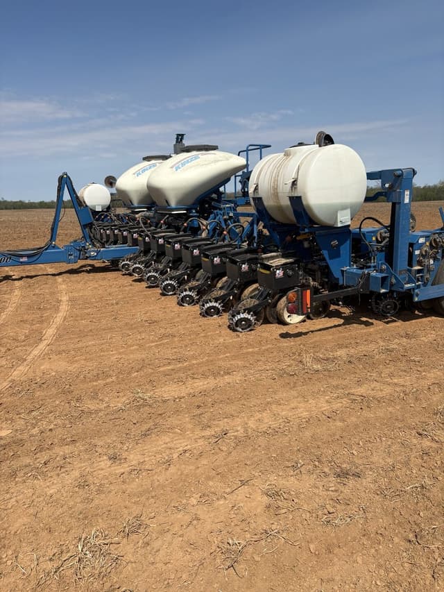 Image of Kinze 3600ASD equipment image 3