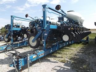 2017 Kinze 3600 Equipment Image0