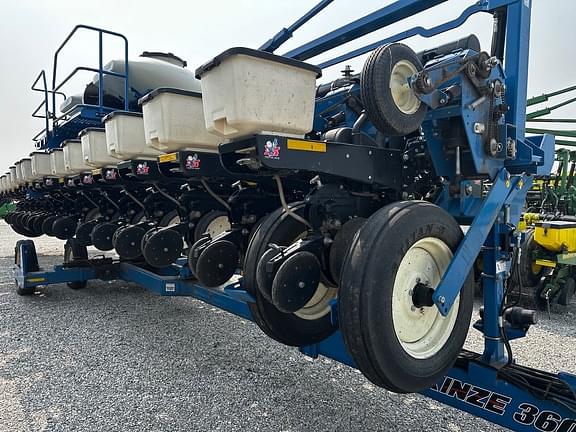 Image of Kinze 3600ASD equipment image 4