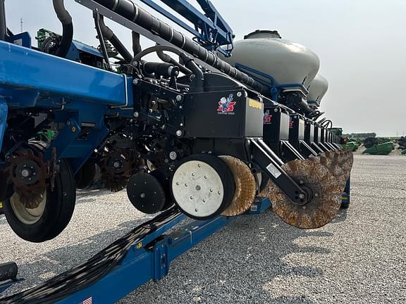 Image of Kinze 3600ASD equipment image 1