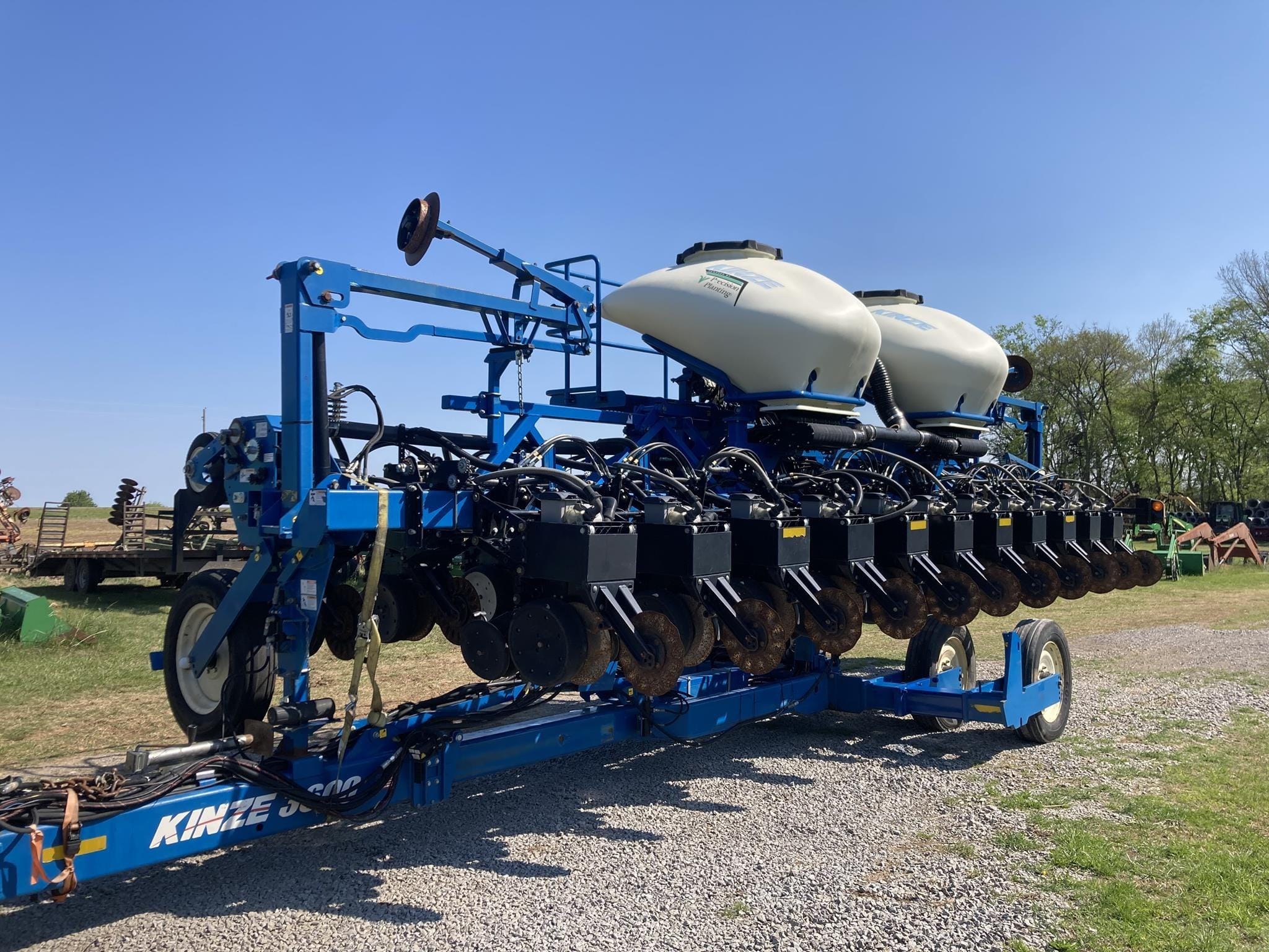 2017 Kinze 3600ASD Equipment Image0