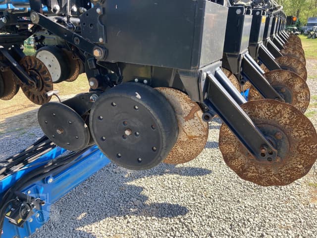 Image of Kinze 3600ASD equipment image 3